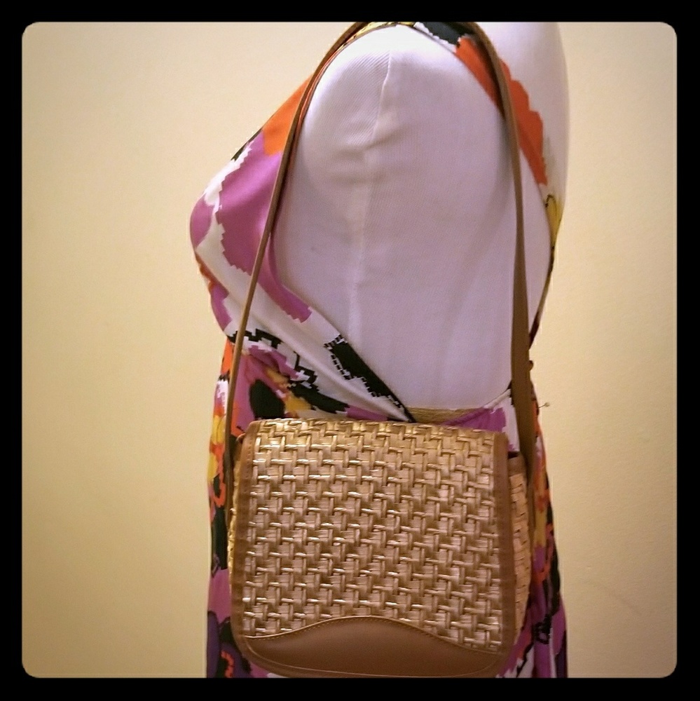 Shoulder straw bag